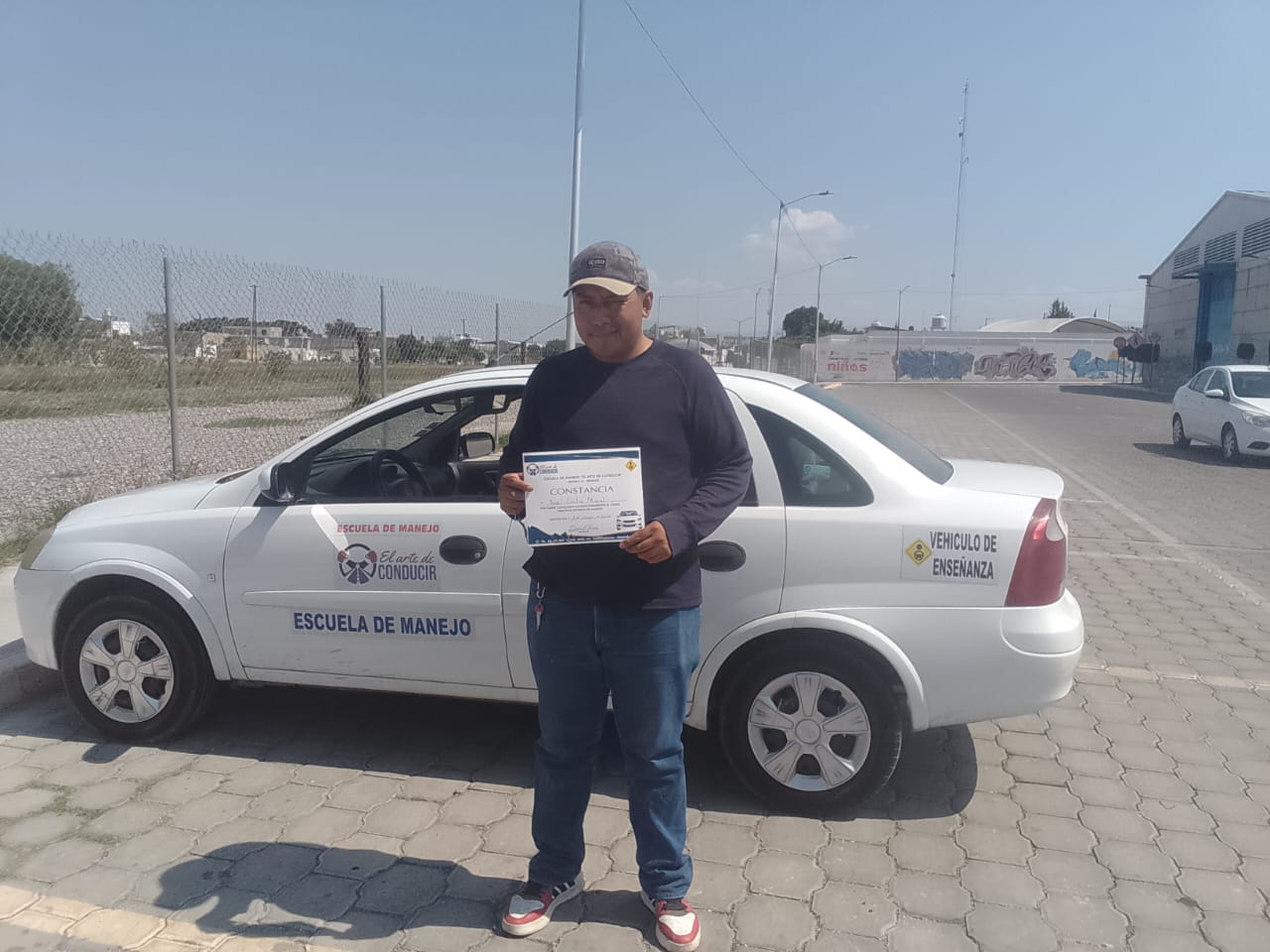Alumno graduado de El Arte de Conducir 10